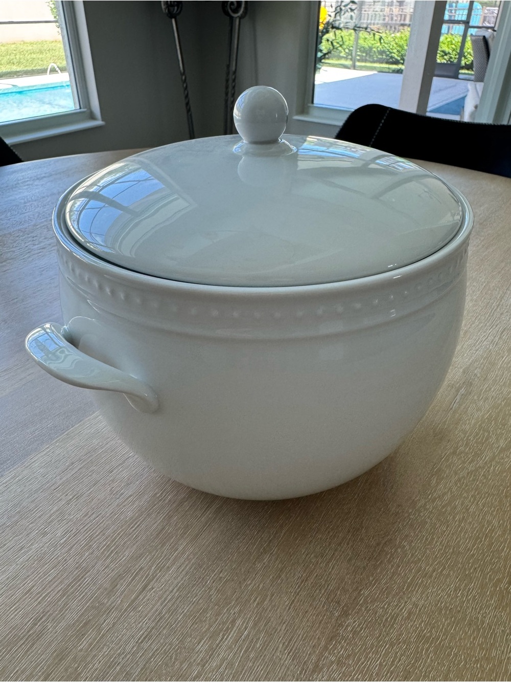 🤍NEVER USED🤍 Crate&Barrel Staccato White Ceramic Lidded Soup Tureen with Handles